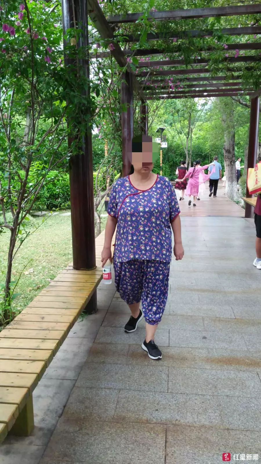 剖宫产手术取出孩子,剖腹取纱布