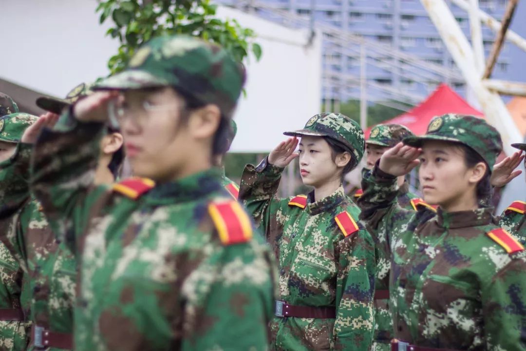 我们的军训时光英姿飒爽,我的军训生活的军训日记