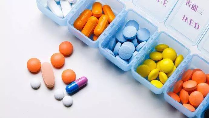 怎样判断牙龈出血是不是牙的问题,牙龈出血有4种原因牙松弛