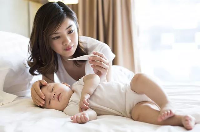 哺乳期孩子生病单位不给请假,娃高烧妈妈请假被拒后续