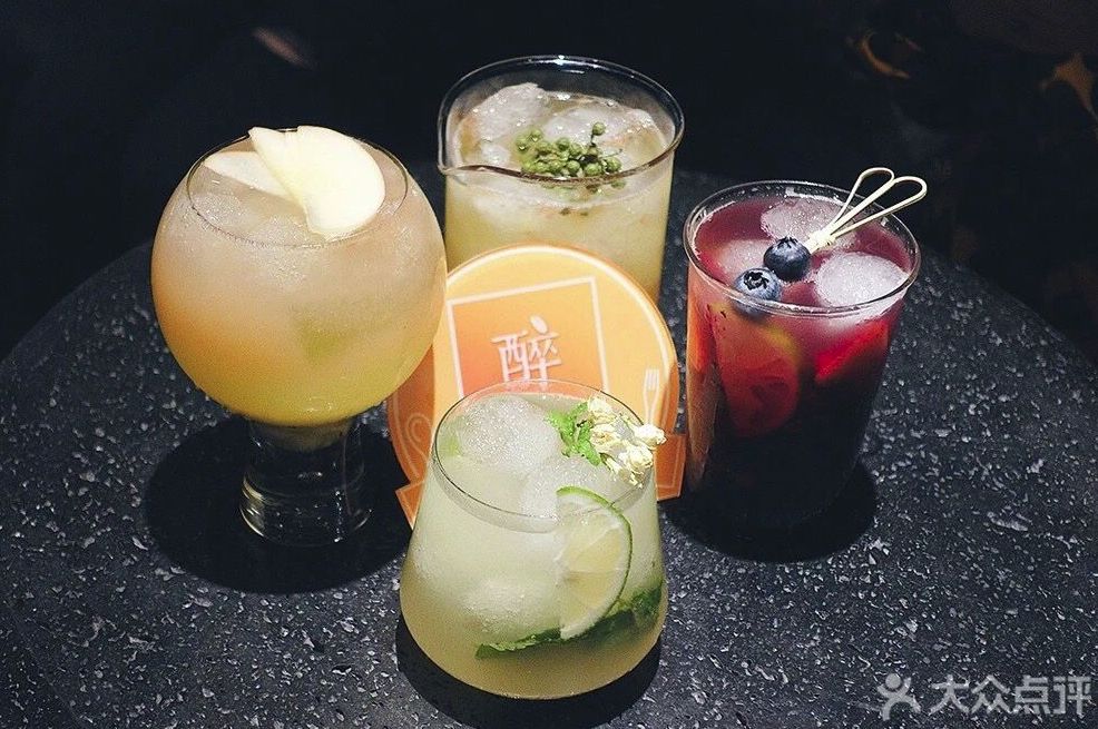 冷得不敢喝坝坝茶，只想捧一杯热奶茶在手心里！