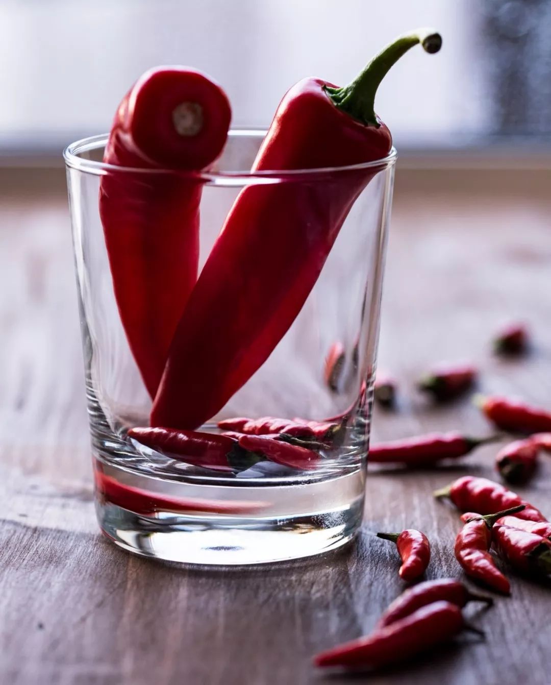 唇干唇裂涂唇膏会去死皮吗,唇裂唇干起皮修复唇膏儿童