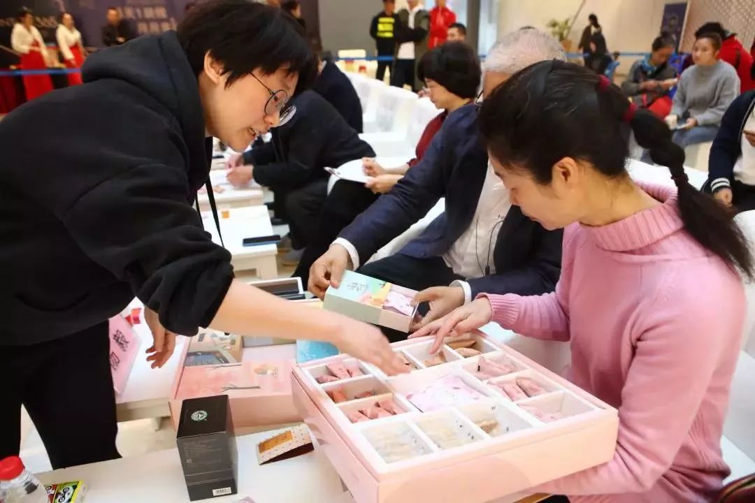 收藏级别伴手礼,收藏有礼送什么比较好