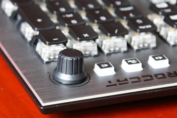 感受工匠精神——德国冰豹Vulcan120Aimo机械键盘开箱