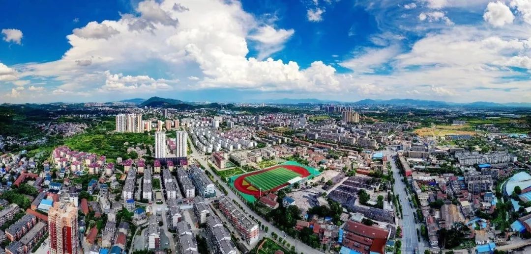 新改扩建白马山小学、中山小学、三中、八中…建设大冶湖水上乐园！推进全民参保！这份公报还说…