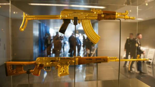 沙特王子给巴铁总理送了这件礼物……