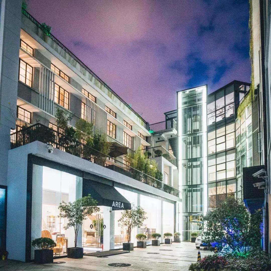 上海滩市中心，竟然藏着一条有洋房故居有老字号有咖啡店有酒吧的网红老马路