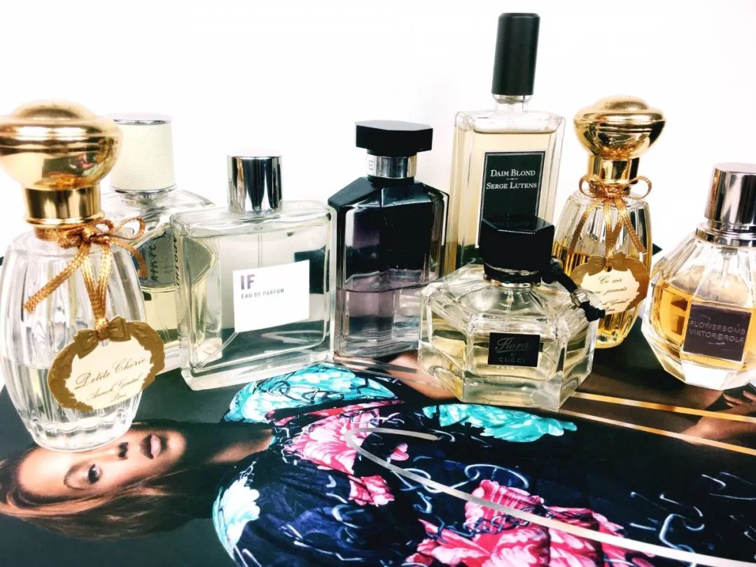 那些写香评的人文采有多好?让你隔屏闻到香水味儿丨夜听双语