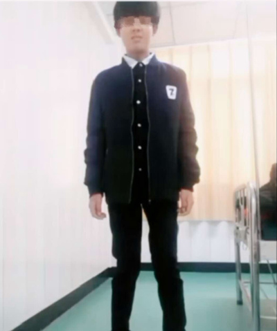 男孩被病痛折磨15年担心拖累双亲,十八岁男孩被病痛折磨着