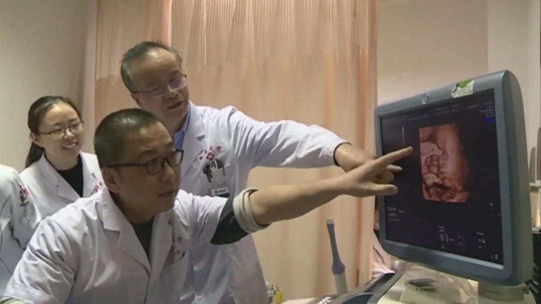 中国首例子宫移植女人顺利分娩,中国首例试管婴儿生下第二代宝宝