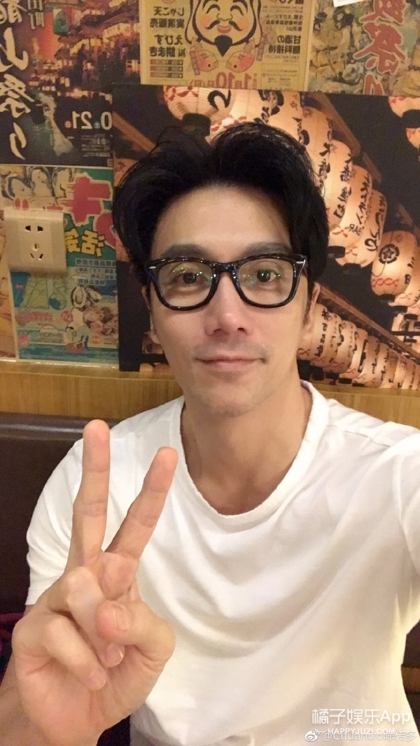 何炅童颜不老图片,44岁的何炅还是童颜脸