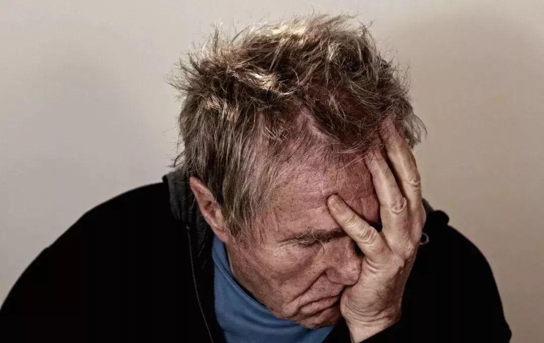 长时间失眠喝什么能助眠,晚上失眠吃最简单东西改善