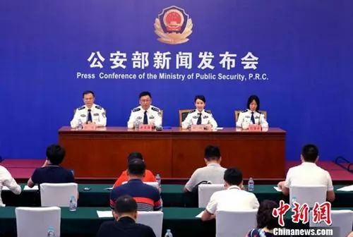 华人行贿美国海关获刑,中国人过美国海关被逮捕罚款