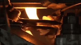 玻璃球里面的花纹是怎么回事,玻璃球中的花纹是如何印在里面的