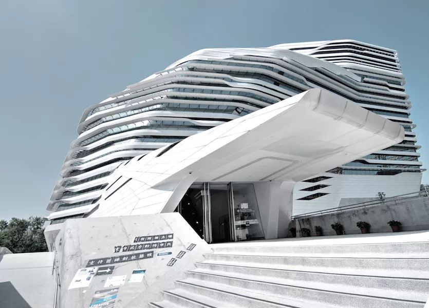 大兴机场扎哈原始方案像什么,扎哈为什么设计北京大兴国际机场