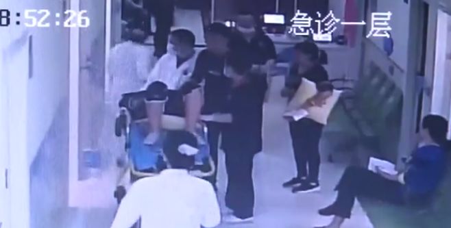 瀛曞鎷夊嚭榛戣壊鐨勫睅,瀛曞澶т究鎷夊嚭椴滆