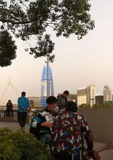 开年首发|范江:记忆中的花园——记老外滩花园酒吧