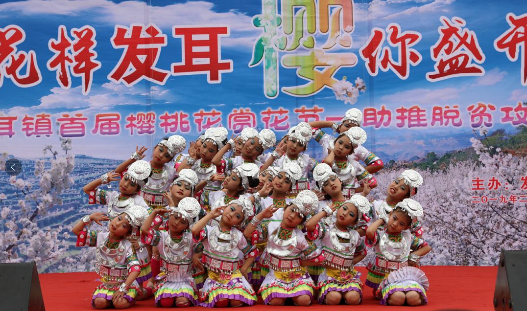 发耳镇樱桃花航拍视频出炉！敢不敢来行一场飞花令？开始！