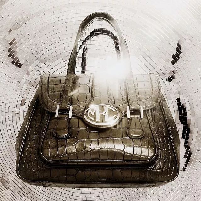 女人一般多少个包合适,女孩子需要几个包