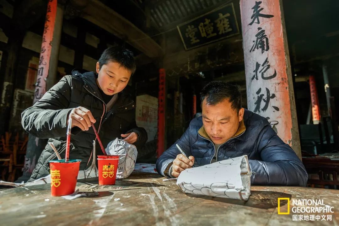 这盏燃了200年的徽州鱼灯，带你游回小时候