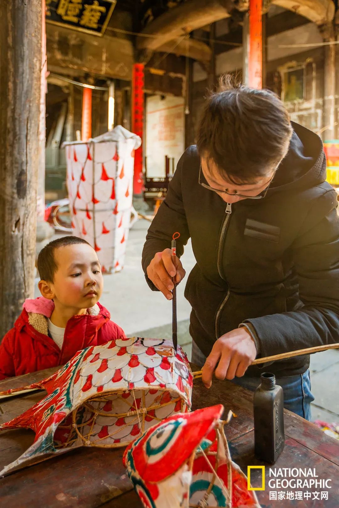 这盏燃了200年的徽州鱼灯，带你游回小时候