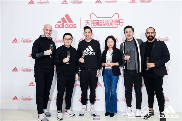 阿迪达斯联名篮球鞋,阿迪达斯联名款鞋2022