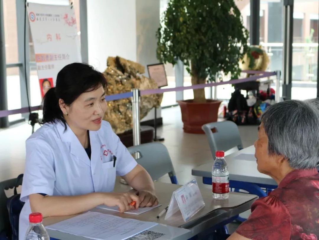 冬春季节皮肤干燥用什么护肤品,吃什么冬季皮肤不干燥