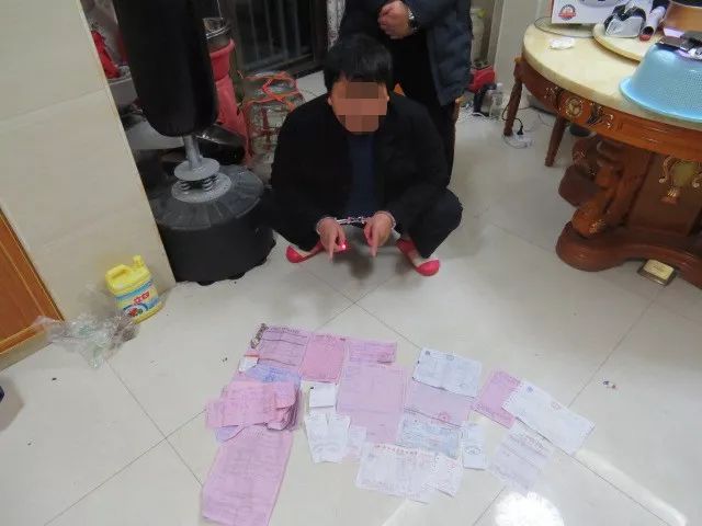 瀹堕噷搴婂簳涓嬫湁閲戝瓙,鍦ㄥ閲屽簥搴曚笅钘忎竴鐧句竾鐜伴噾