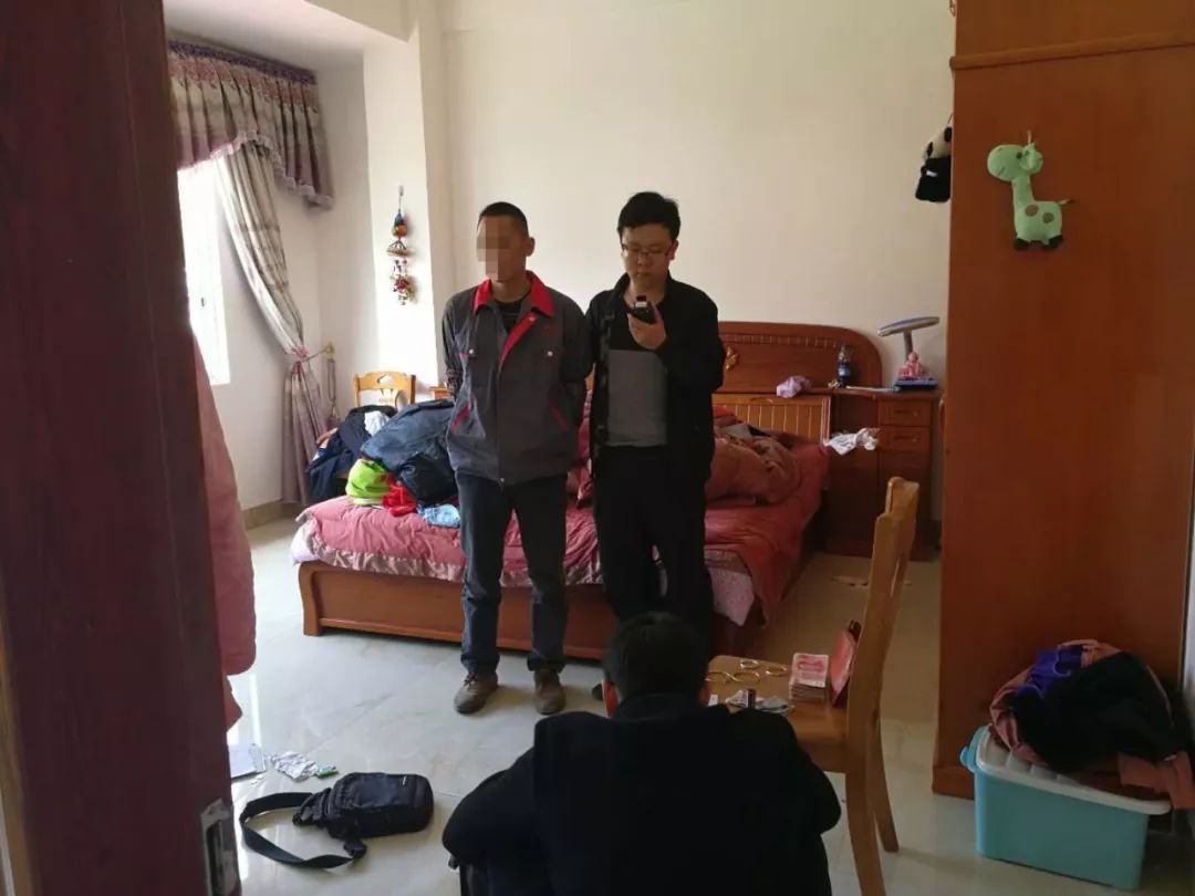 轮胎藏现金骗局 (轮胎里藏现金骗局)