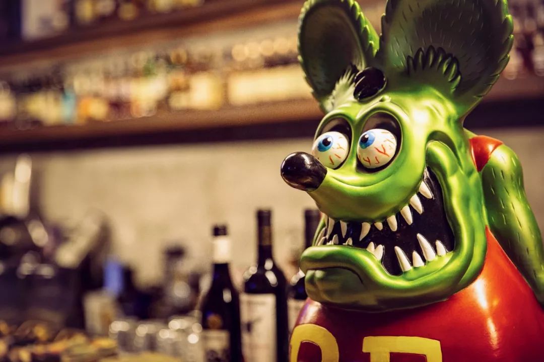 不喜欢保时捷的复古酒吧老板不是好商人