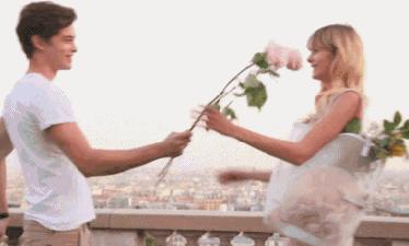 对不起,我没喷香水,那香味是我自带的