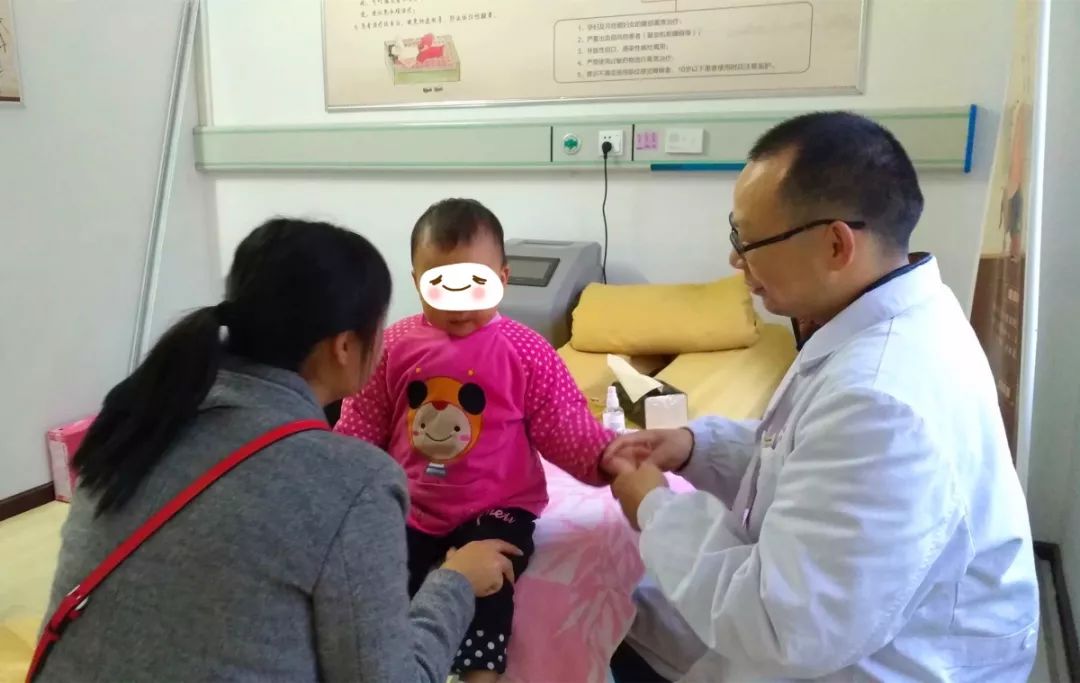 春季是孩子生长黄金期,小儿春季助长推拿手法视频