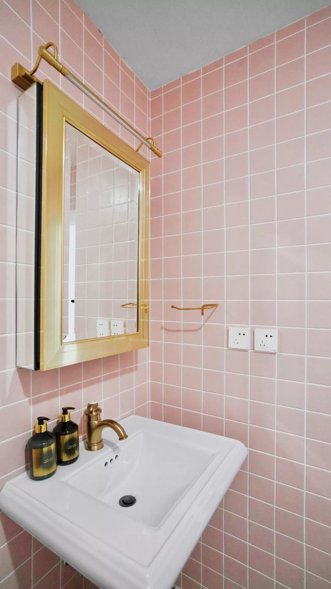 还买乌云壁纸呐？！他家藏着海外小众壁纸大全