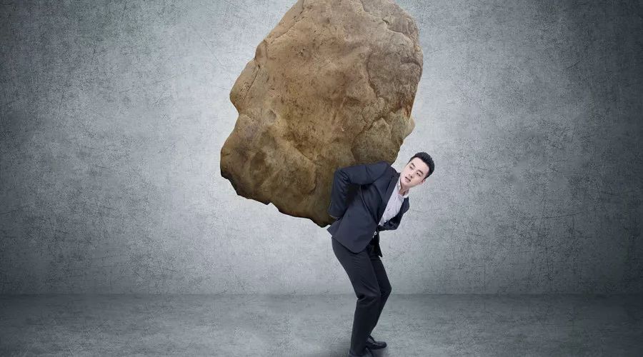 欠钱的担保人需要偿还欠款吗,欠款人不还钱担保人怎么办