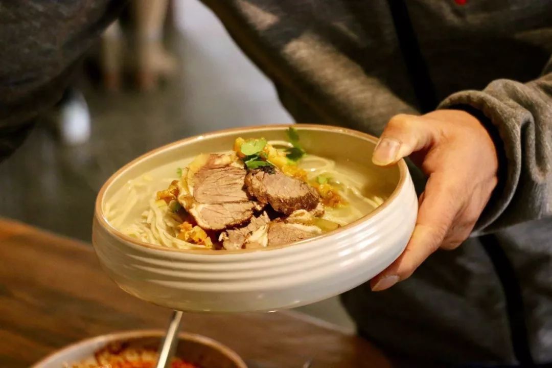 沙漠一年出现的奇观,沙漠黄河的奇景