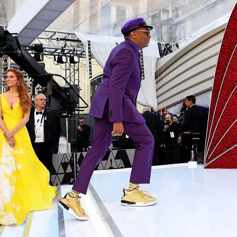 aj1和aj4哪个值得入手,46万的aj4