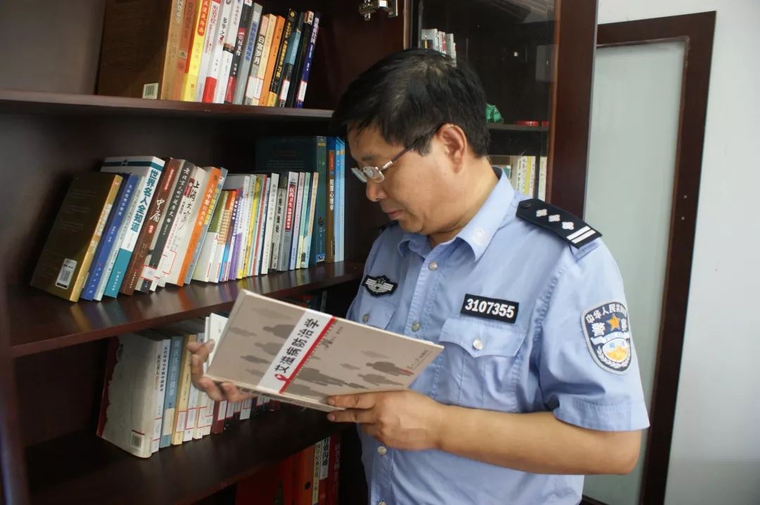 与艾滋病相伴15年,他都做了什么?