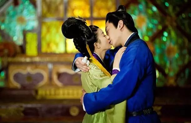 赵丽颖对霍建华是什么感觉,赵丽颖看霍建华的眼神