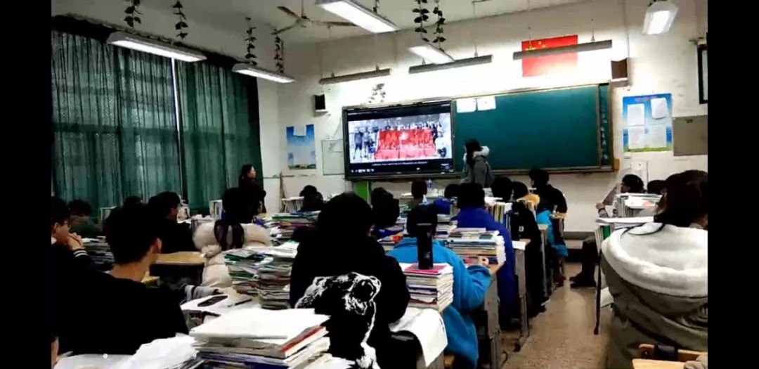 鎰熸仼姣嶆牎鎯呰拷姊﹁丹瀛愬績,鎰熸仼姣嶆牎閫愭ⅵ鍓嶈