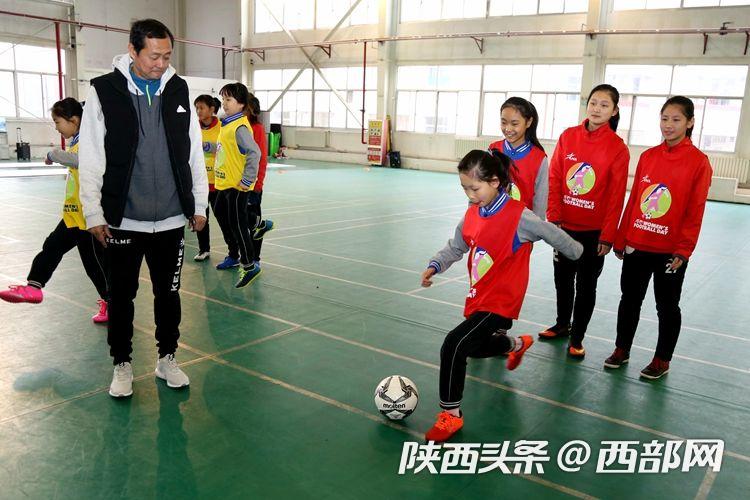 女生足球庆祝,女孩足球节完整视频