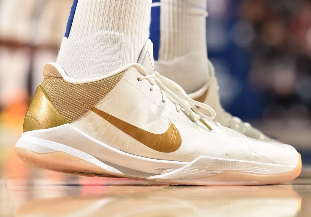 WEN赛场|WOW7重新韦德系列经典配色！卡特上脚“猛龙”配色ShoxBB4