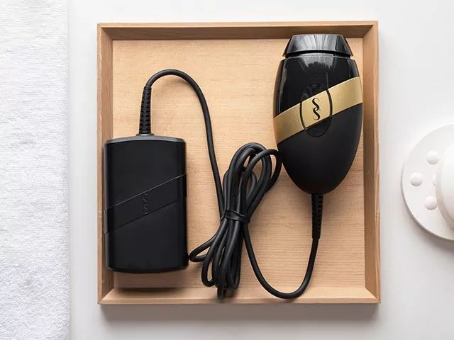 让我在你的肌肤上滑行，抚平每一个毛孔