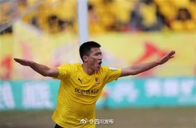 *会两**声音:建议教师待遇不应低于公务员|新闻早资讯