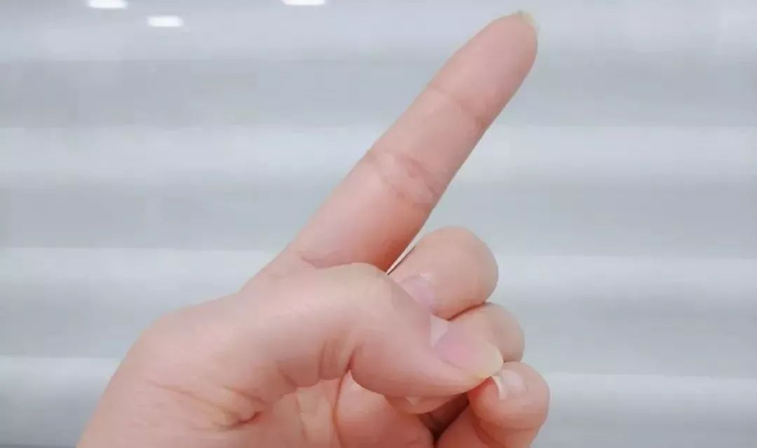 为什么手下垂手背上青筋暴露出来,手血管突出青筋暴起是什么原因