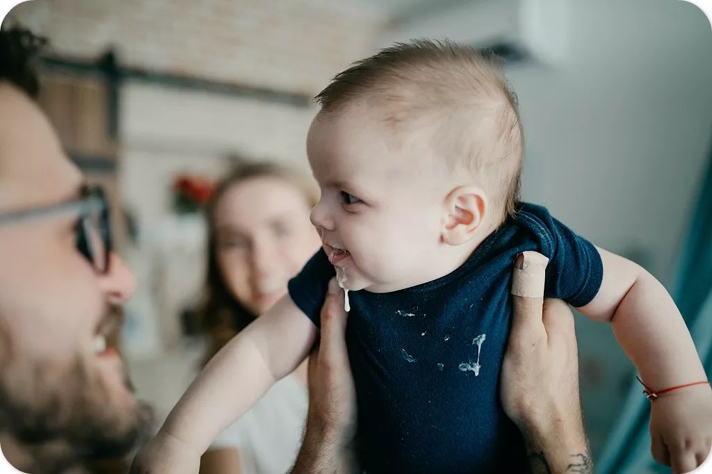 宝妈注意关于新生儿护理的三件事,新生儿常见病症新妈咪遇到别惊慌