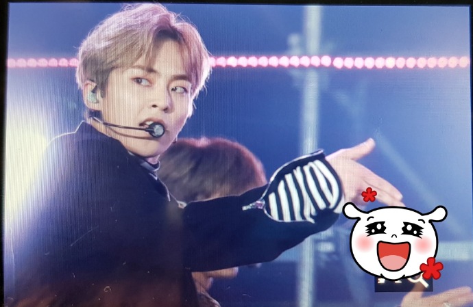 exo十一周年见面会咆哮朴灿烈,exo十周年视频灿烈剪辑