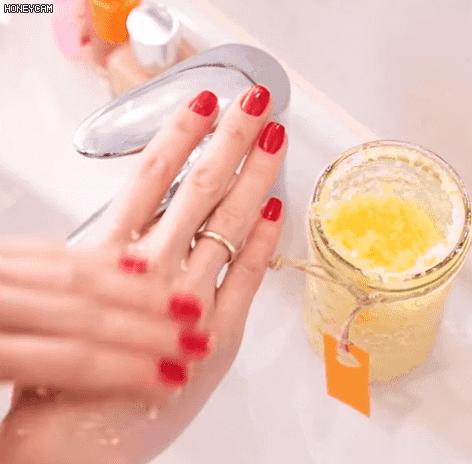 懒人快速去皱纹的方法,一涂一抹轻松解决皱纹