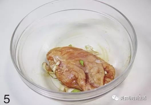 咬一口就有芝士滋出来的爆浆鸡排,炸芝士爆浆鸡排