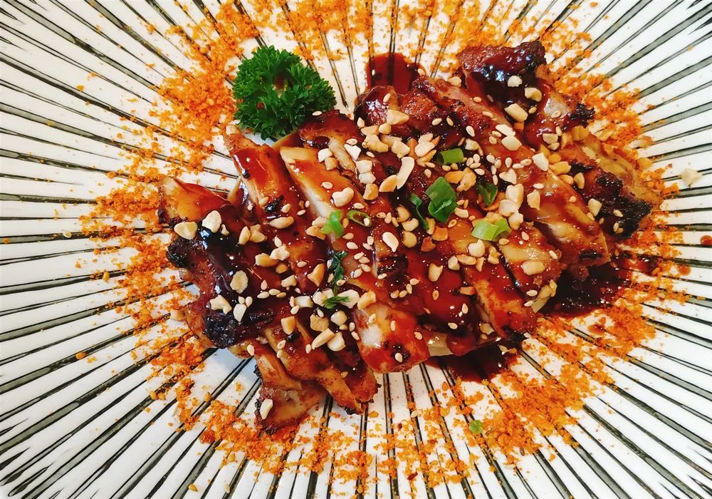 哈尔滨独家私藏の日料，99元抢原价288元套餐，挪威三文鱼刺身厚切+肥牛寿喜锅+日式照烧鸡+金枪鱼沙拉+甜蜜加州卷…