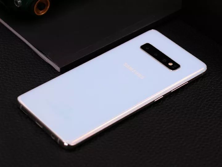 外媒三星galaxys10全系列上手体验 (三星galaxy s10曝光惊艳之作)